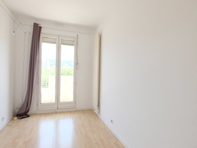 APPARTEMENT T5 A VENDRE - ST ETIENNE FACULTE / CENTRE DEUX - 108 m2 - 275000€