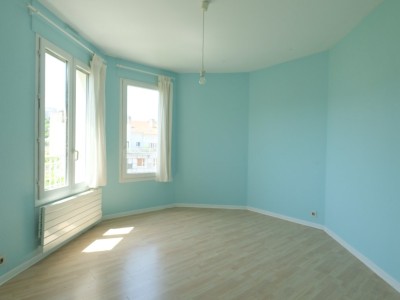 APPARTEMENT T5 A VENDRE - ST ETIENNE FACULTE / CENTRE DEUX - 108 m2 - 275000€