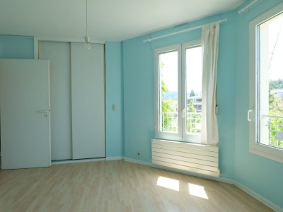 APPARTEMENT T5 A VENDRE - ST ETIENNE FACULTE / CENTRE DEUX - 108 m2 - 275000€