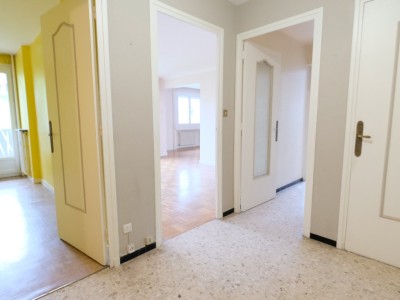 APPARTEMENT T5 A VENDRE - ST ETIENNE FAURIEL - 97 m2 - 105000€