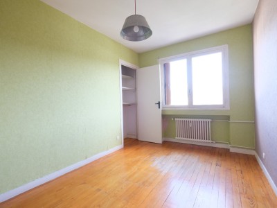 APPARTEMENT T5 A VENDRE - ST ETIENNE MONTPLAISIR - 114 m2 - 97000 €