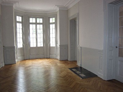 APPARTEMENT T6 A LOUER - ST ETIENNE BADOUILLRE - 217.13 m2 - 1600 € charges comprises par mois