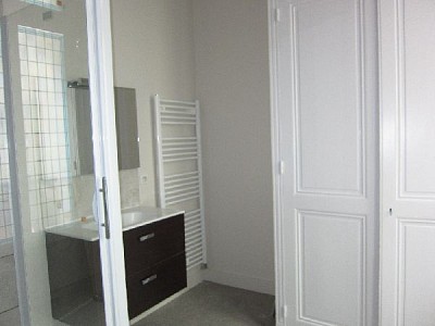 APPARTEMENT T6 A LOUER - ST ETIENNE BADOUILLRE - 217.13 m2 - 1600 € charges comprises par mois