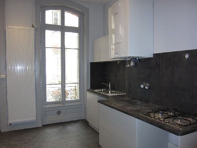 APPARTEMENT T6 A LOUER - ST ETIENNE BADOUILLRE - 217.13 m2 - 1600 € charges comprises par mois