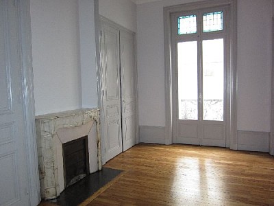 APPARTEMENT T6 A LOUER - ST ETIENNE BADOUILLRE - 217.13 m2 - 1600 € charges comprises par mois