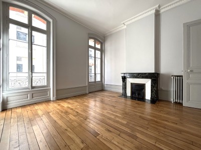 APPARTEMENT T6 A VENDRE - ST ETIENNE BADOUILLÈRE - 191.32 m2 - 269 000 €