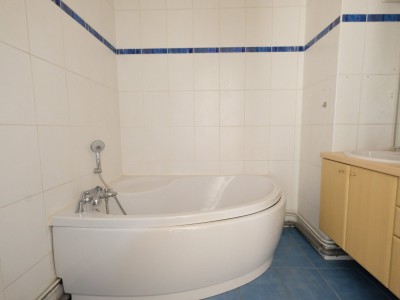 APPARTEMENT T6 A VENDRE - ST ETIENNE FAURIEL - 129.48 m2 - 160000€
