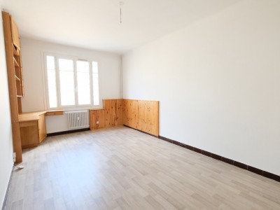 APPARTEMENT T6 A VENDRE - ST ETIENNE FAURIEL - 129.48 m2 - 160000€