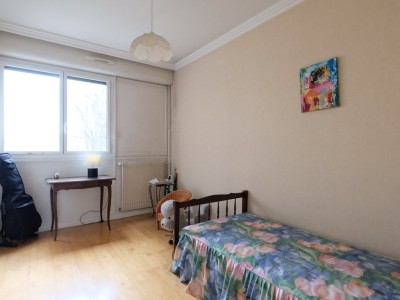 APPARTEMENT T6 A VENDRE - ST ETIENNE FAURIEL - 144 m2 - 215000€