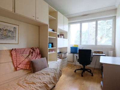 APPARTEMENT T6 A VENDRE - ST ETIENNE FAURIEL - 144 m2 - 215000€
