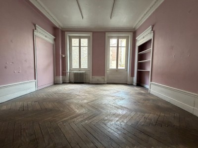 APPARTEMENT T6 A VENDRE - ST ETIENNE HYPER CENTRE - 222.8 m2 - 180 000 &euro;