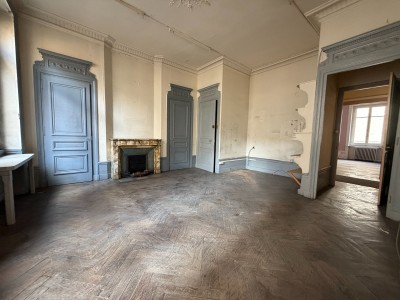 APPARTEMENT T6 A VENDRE - ST ETIENNE HYPER CENTRE - 222.8 m2 - 180 000 &euro;