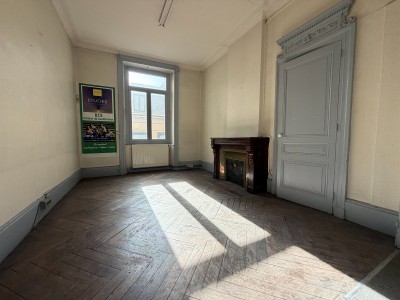 APPARTEMENT T6 A VENDRE - ST ETIENNE HYPER CENTRE - 222.8 m2 - 180 000 &euro;
