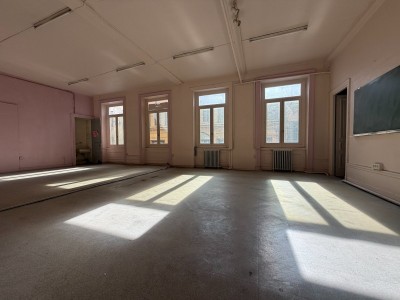 APPARTEMENT T6 A VENDRE - ST ETIENNE HYPER CENTRE - 222.8 m2 - 180 000 &euro;