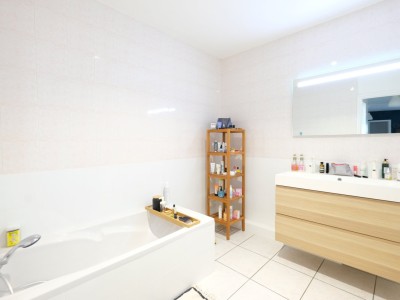 APPARTEMENT T6 A VENDRE - ST ETIENNE LA MTARE - 145.59 m2 - 270000€