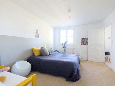 APPARTEMENT T6 A VENDRE - ST ETIENNE LA MTARE - 145.59 m2 - 270000€