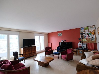 APPARTEMENT T7 A LOUER - ST ETIENNE FAURIEL - 150 m2 - 1065 € charges comprises par mois