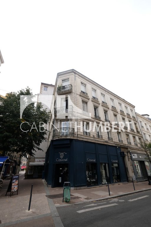 BUREAU A LOUER - ST ETIENNE CENTRE VILLE - 88 m2 - 900 &euro; HC par mois