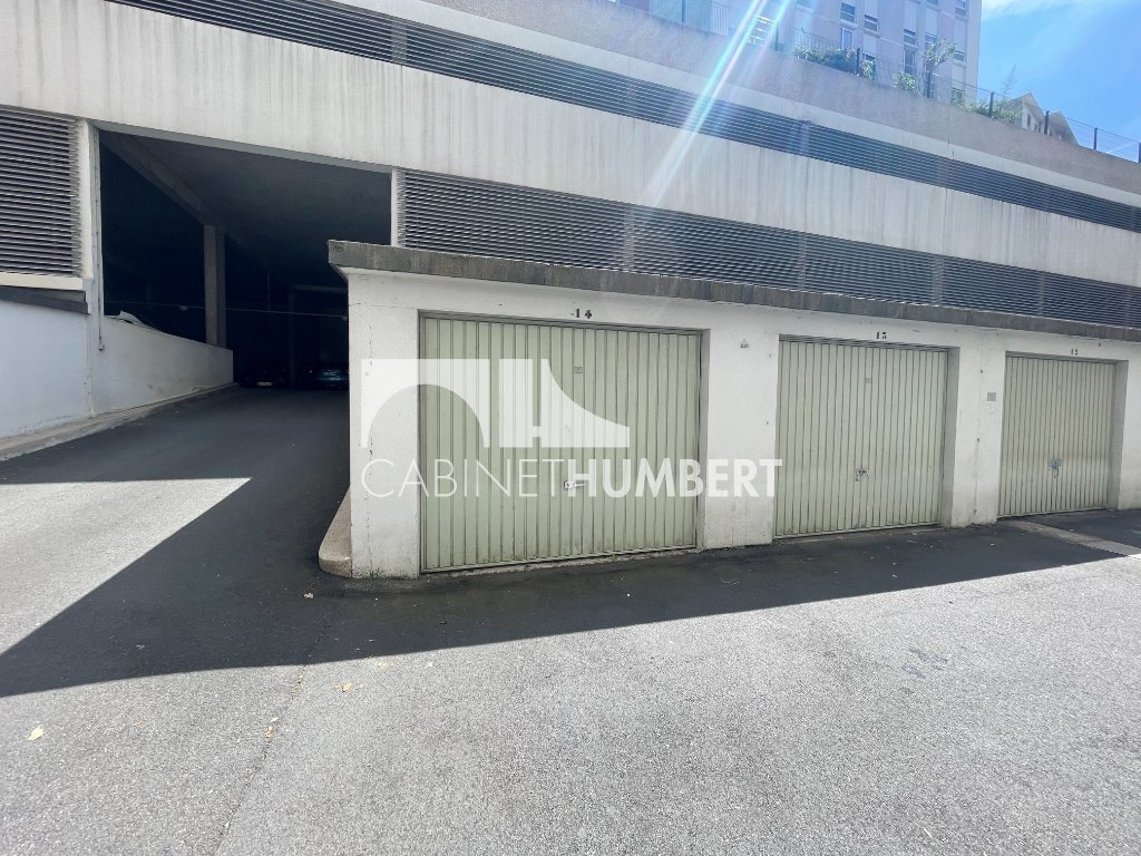 GARAGE A LOUER - ST ETIENNE FAURIEL - 95 € charges comprises par mois