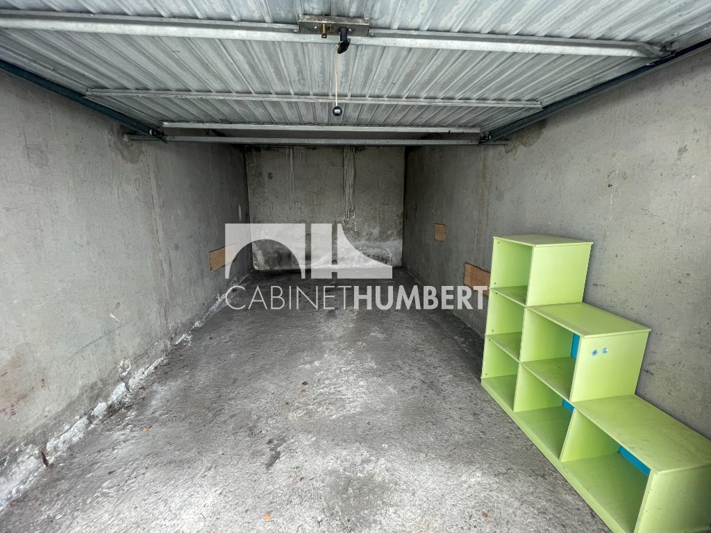 GARAGE A LOUER - ST ETIENNE FAURIEL - 95 € charges comprises par mois