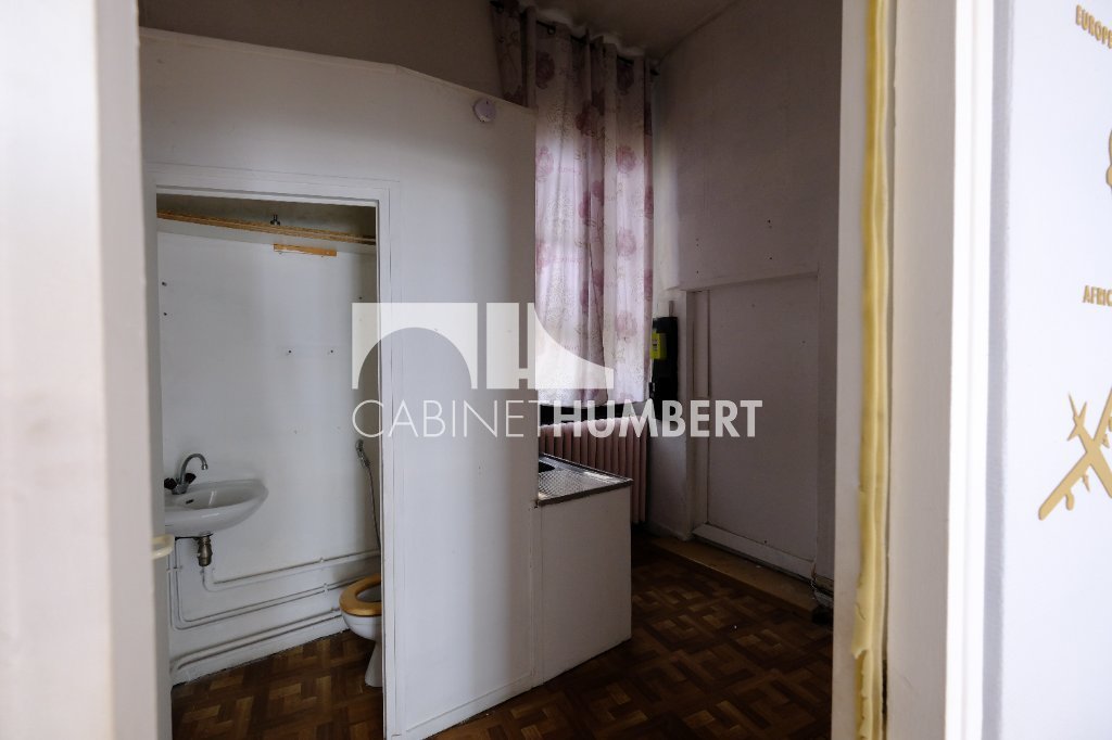 LOCAL COMMERCIAL A LOUER - ST ETIENNE CENTRE VILLE - 28.26 m2 - 350 &euro; HC et HT par mois