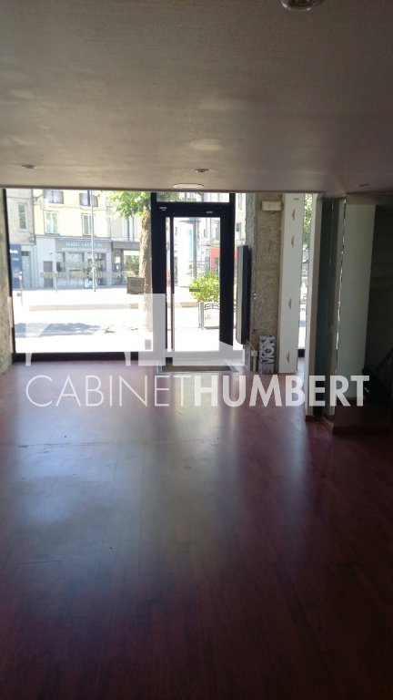 LOCAL COMMERCIAL A LOUER - ST ETIENNE CENTRE VILLE - 76.24 m2 - 950 &euro; HC par mois
