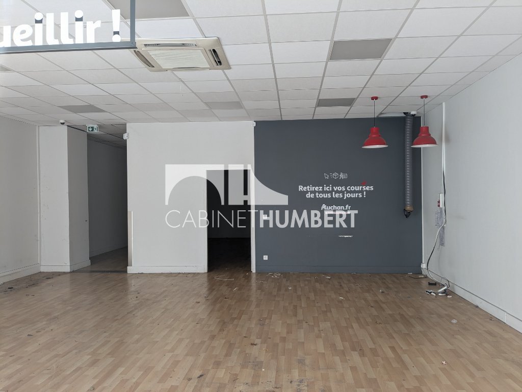 LOCAL COMMERCIAL A LOUER - ST ETIENNE PREFECTURE - 124 m2 - 1 000 &euro; HC par mois