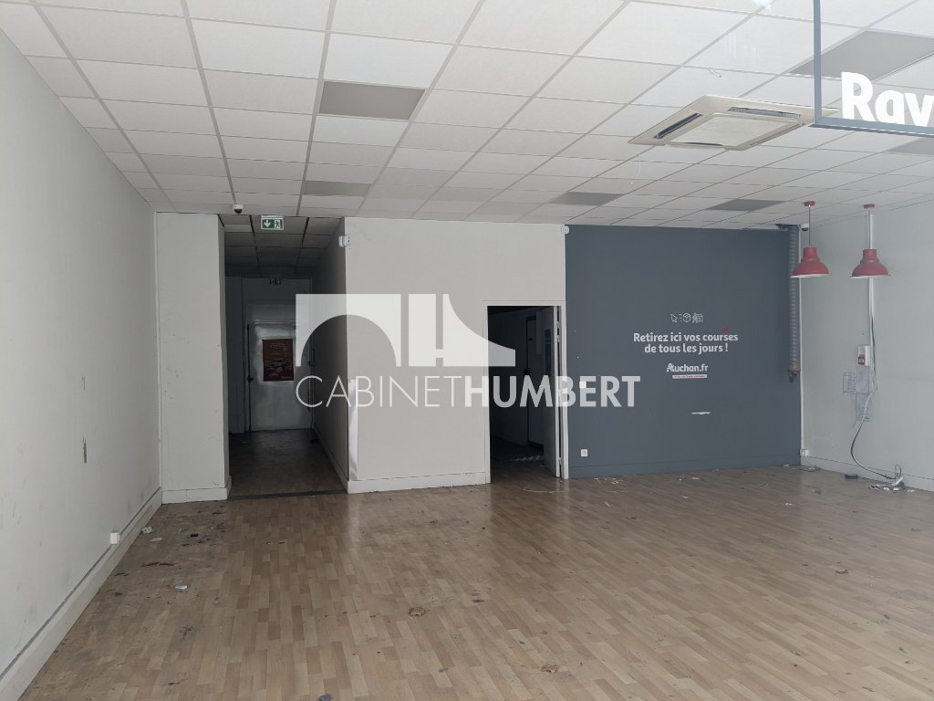 LOCAL COMMERCIAL A LOUER - ST ETIENNE PREFECTURE - 124 m2 - 1 000 &euro; HC par mois