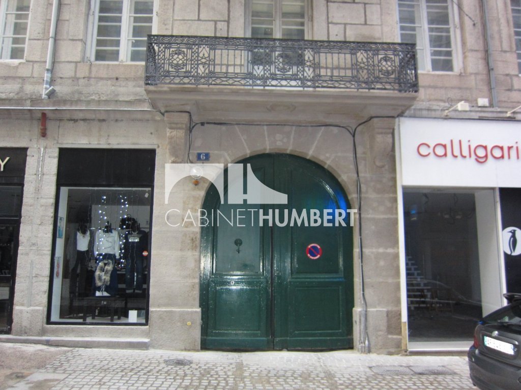 PARKING EXTERIEUR A LOUER - ST ETIENNE CENTRE VILLE - 10 m2 - 75 &euro; charges comprises par mois