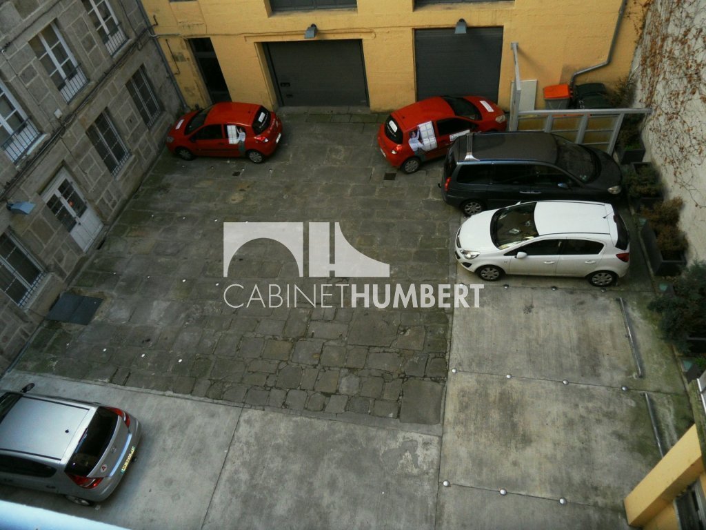 PARKING EXTERIEUR A LOUER - ST ETIENNE CENTRE VILLE - 10 m2 - 75 &euro; charges comprises par mois