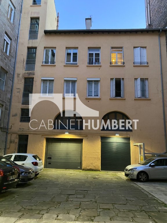 PARKING EXTERIEUR A LOUER - ST ETIENNE CENTRE VILLE - 10 m2 - 75 &euro; charges comprises par mois