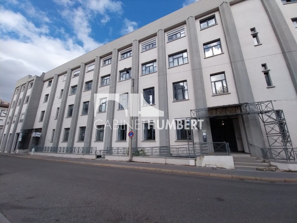 STUDIO A LOUER - ROCHETAILLEE - 30.04 m2 - 455�&euro; charges comprises par mois