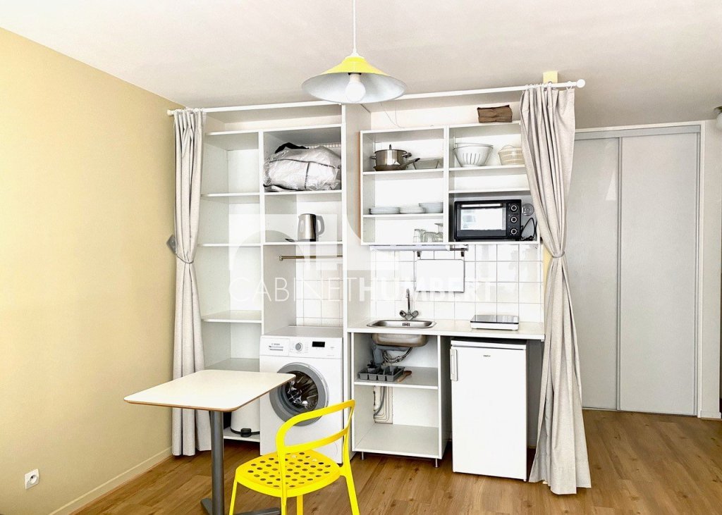 STUDIO A LOUER - ST ETIENNE FACULTE / CENTRE DEUX - 26.75 m2 - 402 &euro; charges comprises par mois