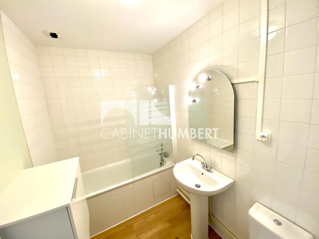 STUDIO A LOUER - ST ETIENNE FACULTE / CENTRE DEUX - 26.75 m2 - 402 &euro; charges comprises par mois