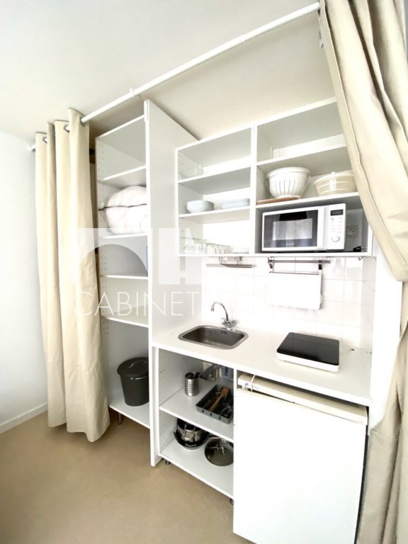 STUDIO A LOUER - ST ETIENNE FACULTE / CENTRE DEUX - 20.52 m2 - 370 &euro; charges comprises par mois