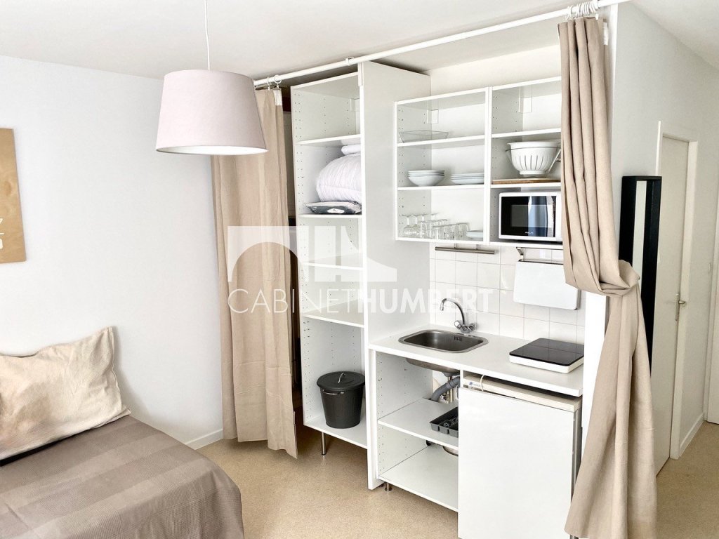 STUDIO A LOUER - ST ETIENNE FACULTE / CENTRE DEUX - 20.52 m2 - 370 &euro; charges comprises par mois