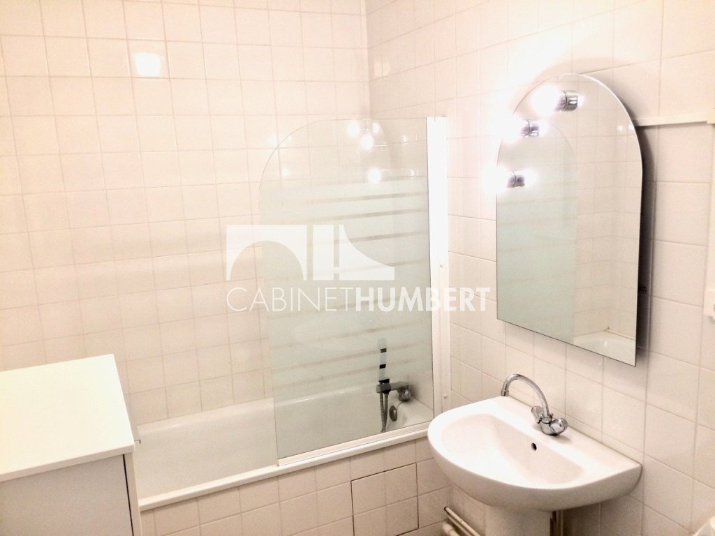 STUDIO A LOUER - ST ETIENNE FACULTE / CENTRE DEUX - 20.52 m2 - 370 &euro; charges comprises par mois