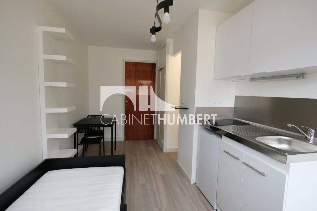 STUDIO A LOUER - ST ETIENNE FAURIEL - 12.84 m2 - 340�&euro; charges comprises par mois