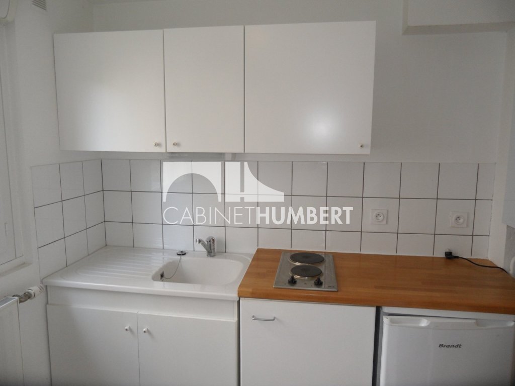 STUDIO A LOUER - ST ETIENNE FAURIEL - 30 m2 - 375�&euro; charges comprises par mois