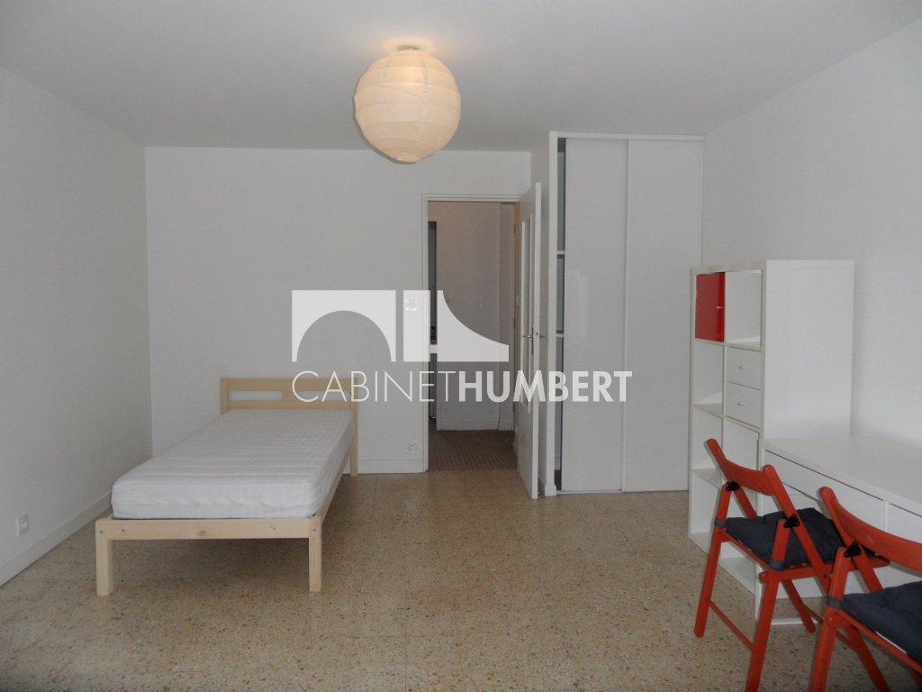 STUDIO A LOUER - ST ETIENNE FAURIEL - 30 m2 - 375�&euro; charges comprises par mois