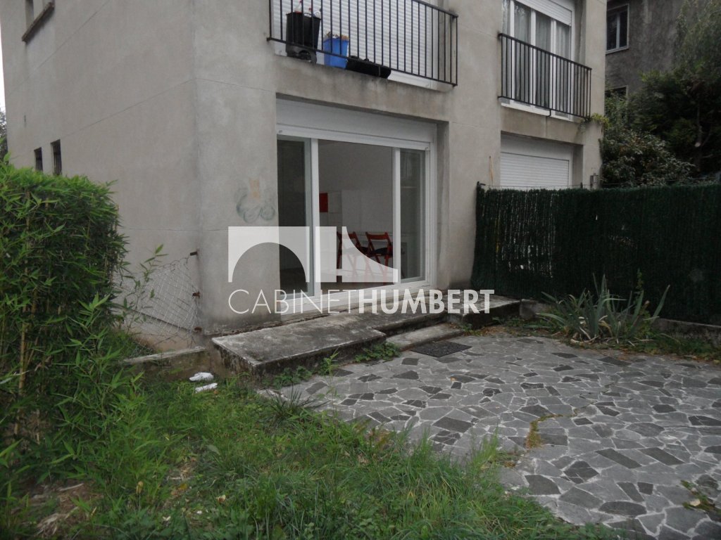 STUDIO A LOUER - ST ETIENNE FAURIEL - 30 m2 - 375�&euro; charges comprises par mois