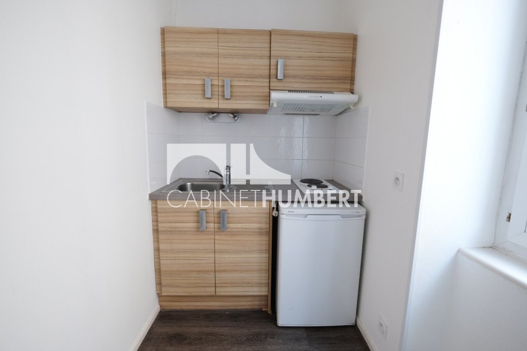 STUDIO A LOUER - ST ETIENNE Place Badouillere - 17.31 m2 - 310 &euro; charges comprises par mois