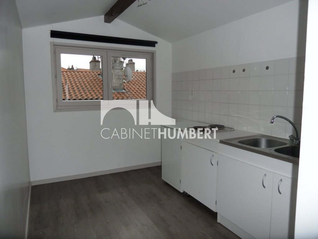 APPARTEMENT T1 A LOUER - ST ETIENNE BADOUILL�RE - 23 m2 - 295�&euro; charges comprises par mois