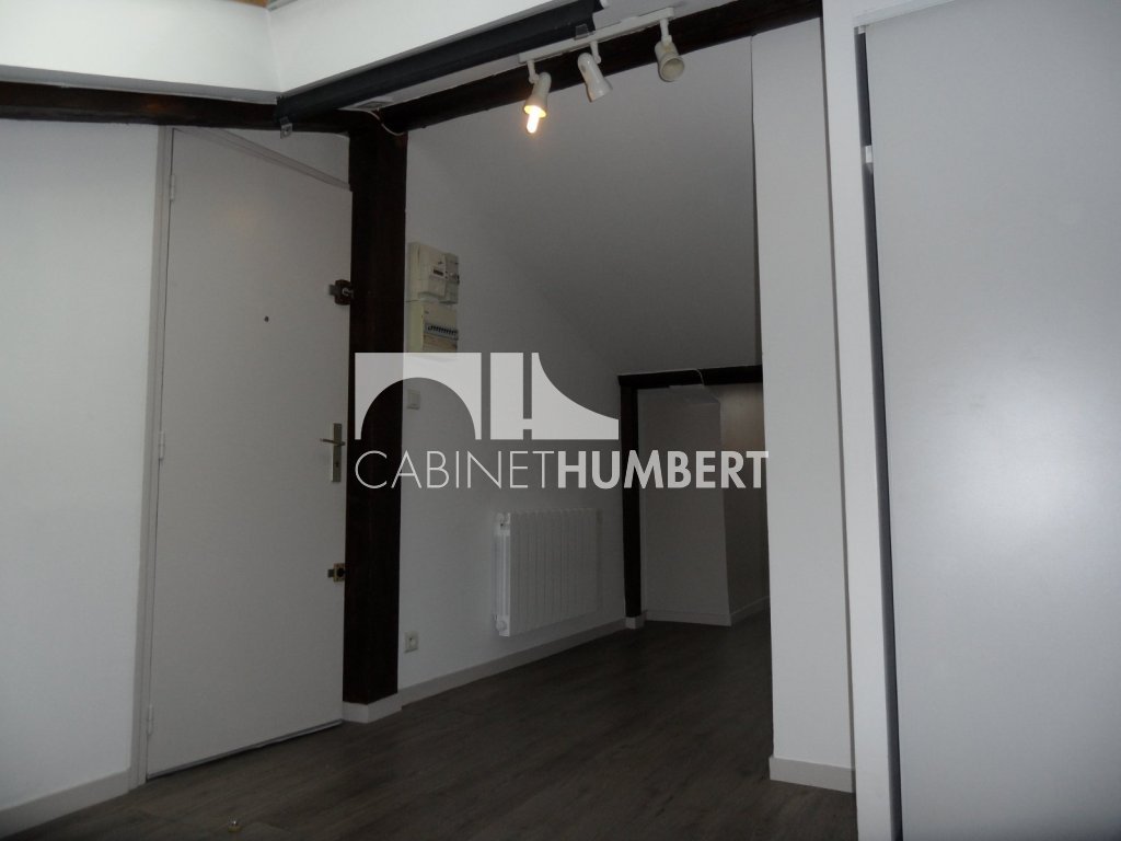 APPARTEMENT T1 A LOUER - ST ETIENNE BADOUILL�RE - 23 m2 - 295�&euro; charges comprises par mois