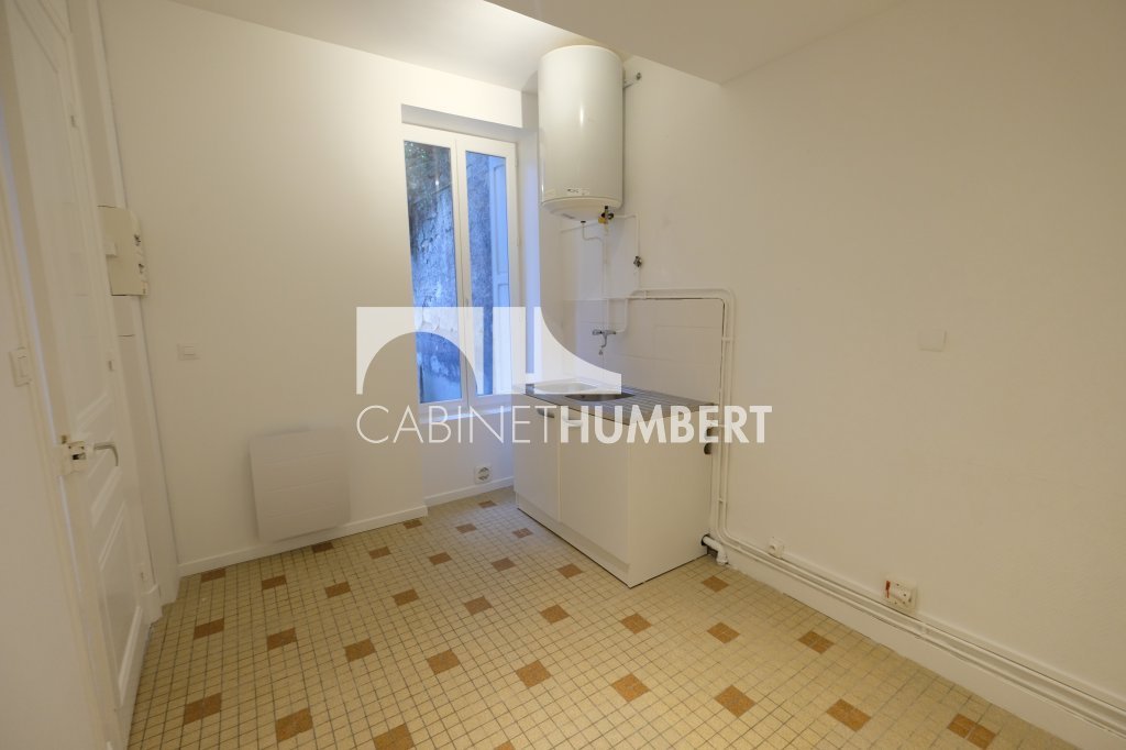 APPARTEMENT T1 A LOUER - ST ETIENNE BELLEVUE - 30 m2 - 386 &euro; charges comprises par mois