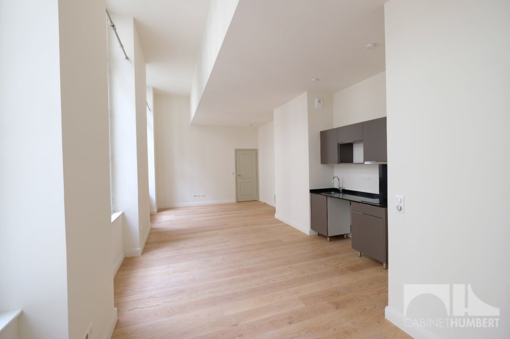 APPARTEMENT T1 A LOUER - ST ETIENNE CENTRE VILLE - 53,67 m2 - 490 € charges comprises par mois