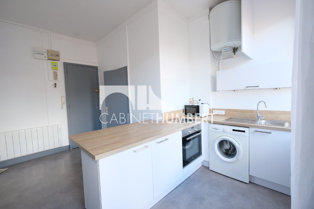 APPARTEMENT T1 A LOUER - ST ETIENNE CENTRE VILLE - 29.6 m2 - 395 &euro; charges comprises par mois