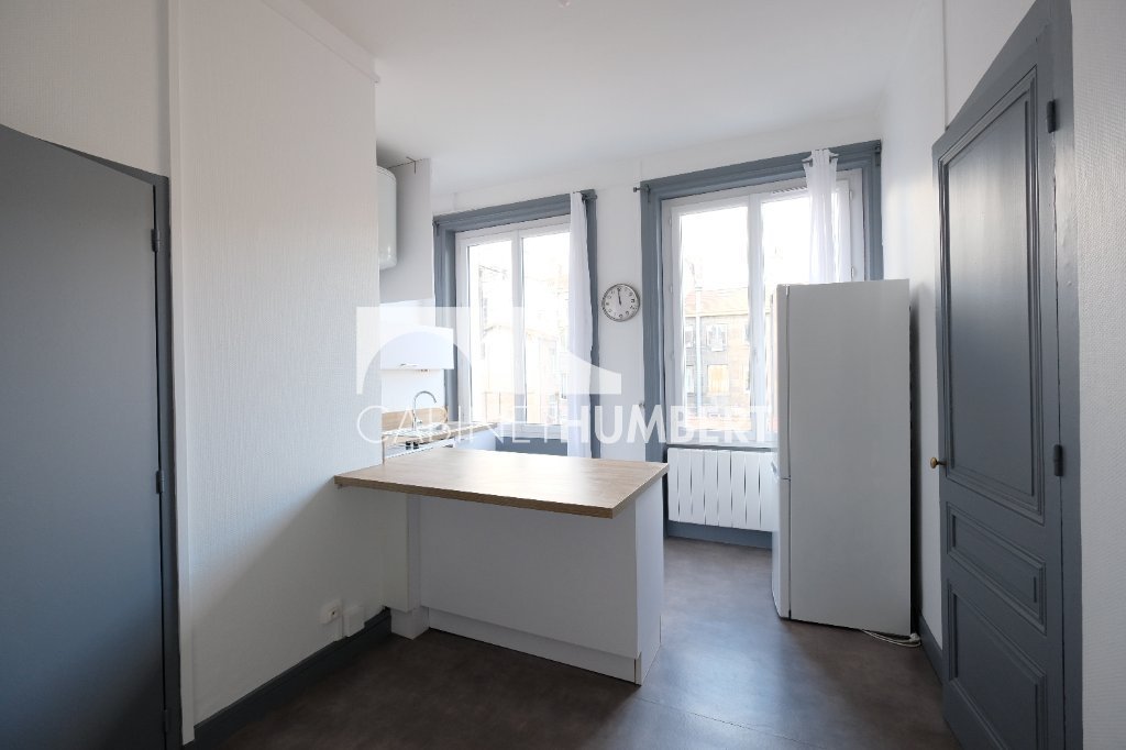 APPARTEMENT T1 A LOUER - ST ETIENNE CENTRE VILLE - 29.6 m2 - 395 &euro; charges comprises par mois
