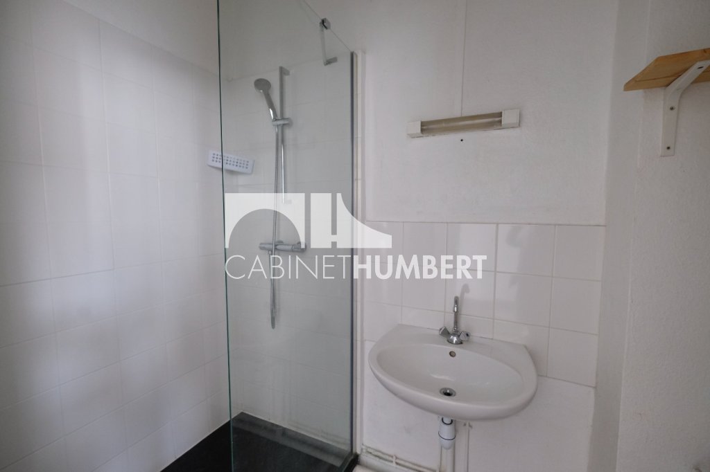 APPARTEMENT T1 A LOUER - ST ETIENNE CENTRE VILLE - 29.6 m2 - 395 &euro; charges comprises par mois