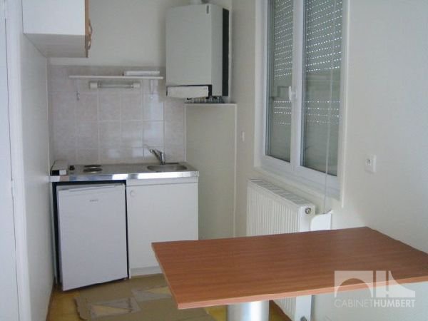 APPARTEMENT T1 A LOUER - ST ETIENNE FAURIEL - 23,34 m2 - 340 € charges comprises par mois